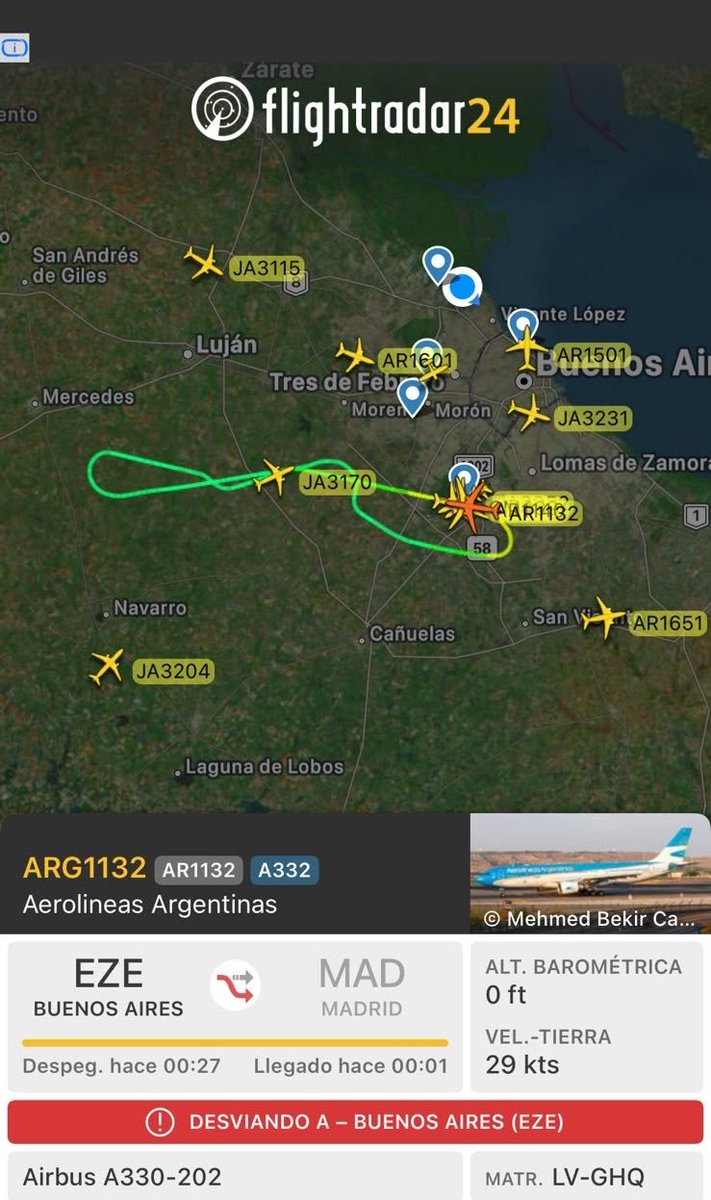 therealbuni's tweet photo. En buenos Aires, un avion que iba a Madrid tuvo una falla y le exploto un motor en pleno vuelo

Dicen que se escucho fuertisimo

El avion ya aterrizó en ezeiza y estan a salvo https://t.co/LVvZRPGyuJ