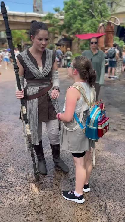 infintgalaxies's tweet photo. this will be rey's legacy actually https://t.co/MGJ9nX6gaG