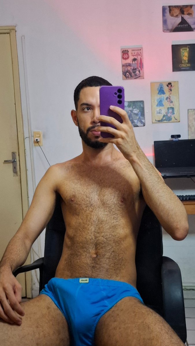 rich4rd_xcx's tweet photo. azul é a cor mais quente https://t.co/YDdXMsY0Ha