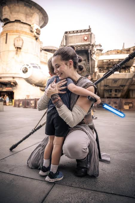 infintgalaxies's tweet photo. this will be rey's legacy actually https://t.co/MGJ9nX6gaG
