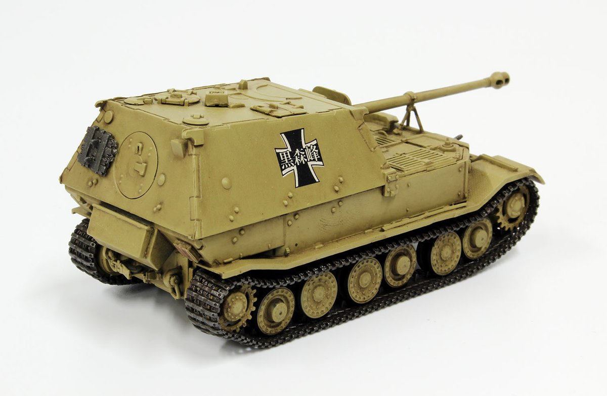 platz_hobby's tweet photo. 【10月再生産予約受付中】
『ガールズ&amp;パンツァー 1/72重駆逐戦車エレファント黒森峰女学園』が再生産！
劇中車両を再現し、ベルト式履帯を採用。ダークイエロー成型色に加え、校章・キャラクターデカールが付属します。
#プラッツ #ガルパン #garupan
詳細は⬇️のリプ欄をチェック https://t.co/b4i9F3Hr1x
