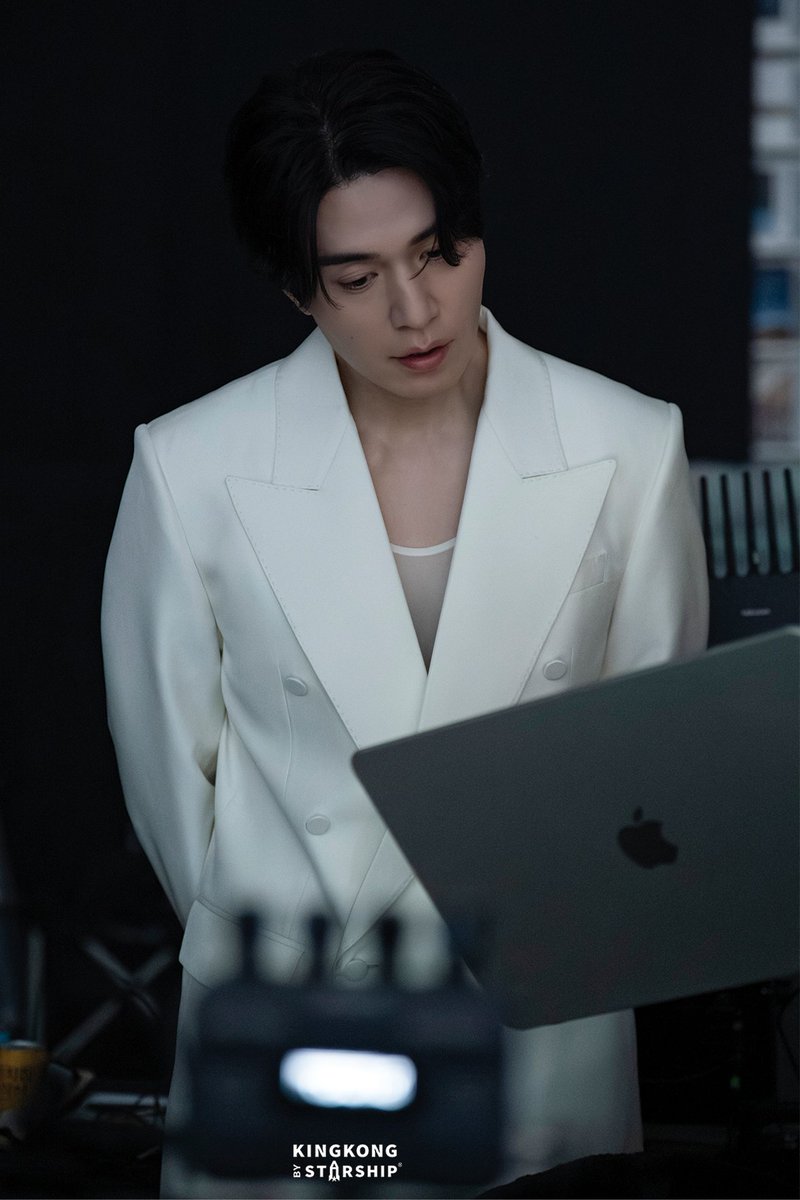 mm_wook's tweet photo. 今日はお月見できるかな🎑🥮💝
#イ・ドンウク #이동욱 #LeeDongWook #李棟旭 #neohee https://t.co/48Y4ytrIfj