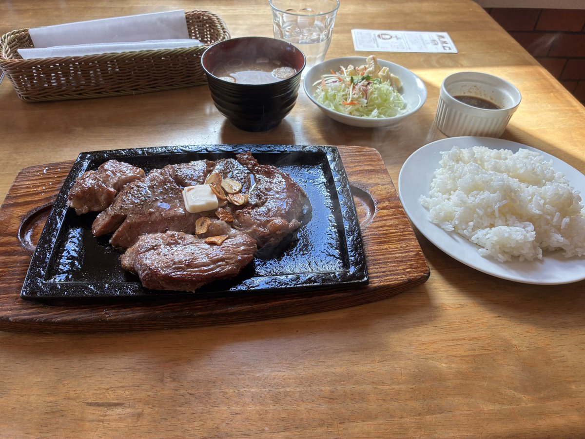 jojojodejo's tweet photo. ひっさびさにステーキ食ったわ。満足感ある〜 https://t.co/ym5iYrMGro