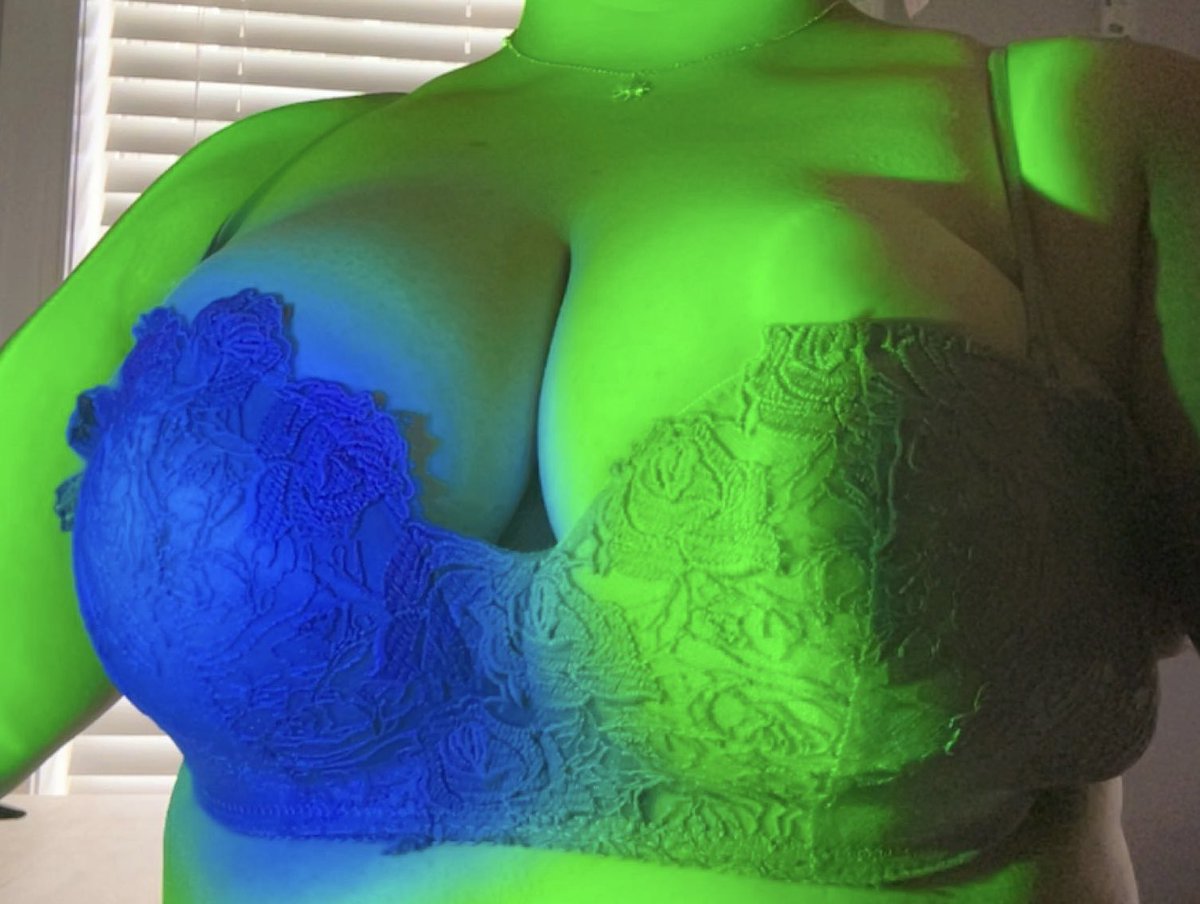 chunkyjugz's tweet photo. Which one is your favorite 

#nsfwtwt #nsfwtwtًً #mommy #bigtitsmomِmy https://t.co/d6wVKWyDG7