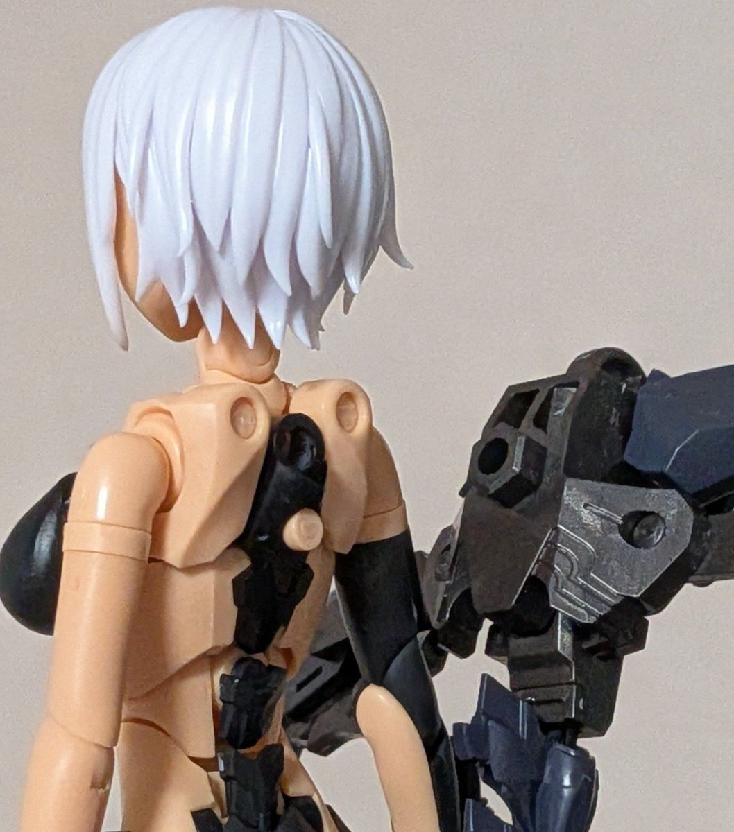 Kasuga876's tweet photo. エミュレータ#2とクリープヴェノムのジョイントに悩んでたけど、
腰のパーツ外すってアイデアを聞いて、
ﾃｨﾝ！と来たんだが、レッケージハンターは脊椎パーツ(？)外して直挿しなのでは？

#メガロマリア https://t.co/CT6JWmuTcT