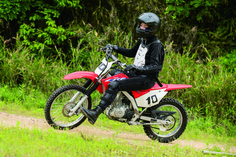 dirtsports_edit's tweet photo. 🔰🏍️ バイクに乗ったことがなくても大歓迎‼️

Honda Motorcycle Japan ⭐️Presents
「オフロードはじめてスクール」
キッズもオトナも大歓迎！
先生は全日本モトクロスチーム https://t.co/UnYdGGZ3sN のスタッフ

⭐️Honda CRF125Fレンタル込み！
用意するのはヘルメット＆くるぶしが隠れるシューズ！ https://t.co/0Rts9X9EKa
