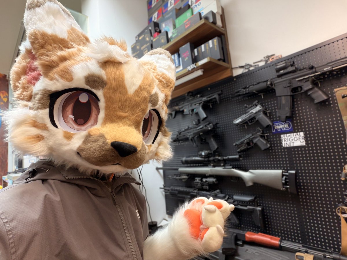 halicinnoyce's tweet photo. 毛五今天来看点不一样的
#FursuitFriday https://t.co/OooaRIZuzp