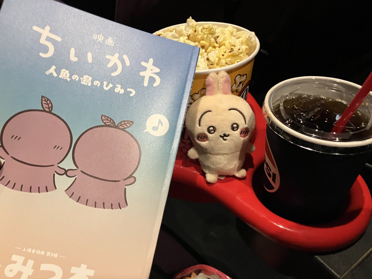 bloom50799170's tweet photo. 結局近場でぬい活、映画3回目を観ることしかできないチキン https://t.co/lb2Vs1cylR