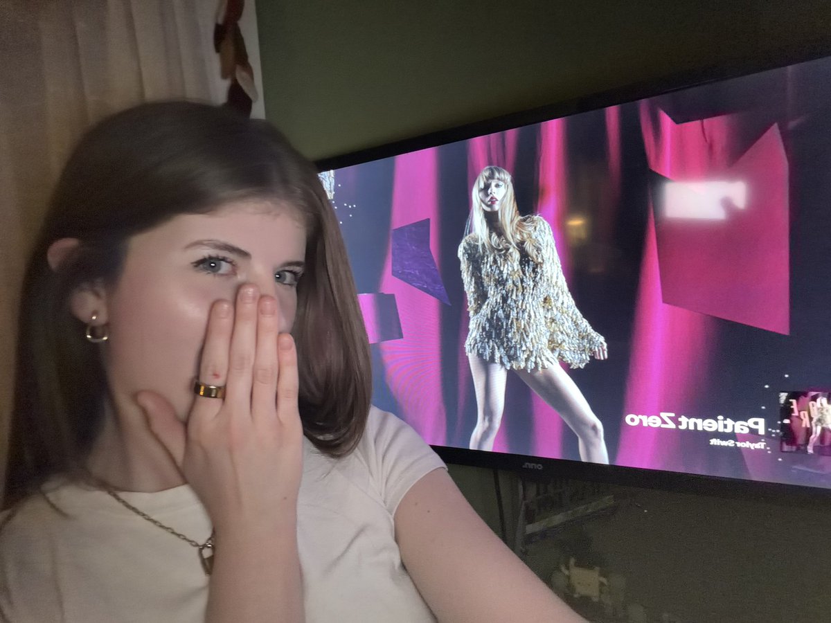 averysavy's tweet photo. @taylornation13 #TSTLOASTheEncore burst into my life like fireworks!!!❤️‍🔥❤️‍🔥 @taylornation13 https://t.co/F2o0gn7sir