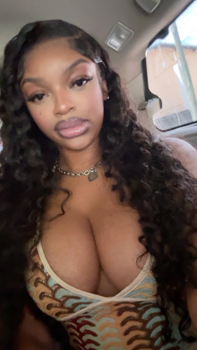 hotgirlkennn's tweet photo. I love going on vacation 🌴☺️ https://t.co/mpipaeiOj6