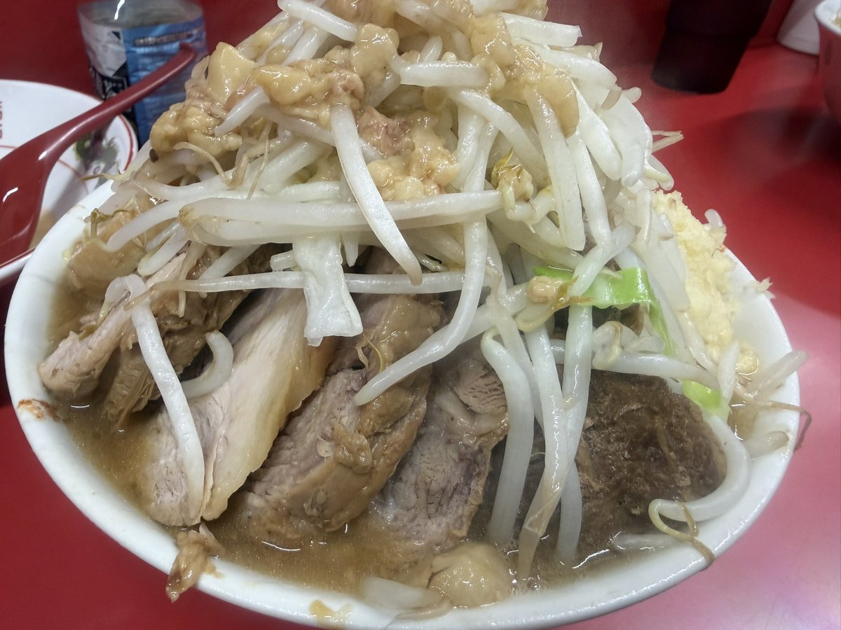 Iq9qQ's tweet photo. ラーメン二郎一橋学園店🍜
久しぶりの来店‼️
小豚ラーメン、N.A
生玉子2コ🥚🥚
ボリューム満点ヘナクレス💯
ゴチ😋 https://t.co/yCxy4jfe5b