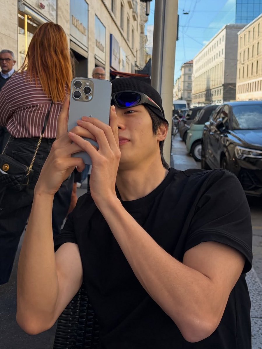 imgift03's tweet photo. "จะมีแฟนไปทำไม ใครจะหล่อเท่าแจฮยอน" ประโยคนี้ใช้ได้เสมอ https://t.co/lcNCsgnoCx
