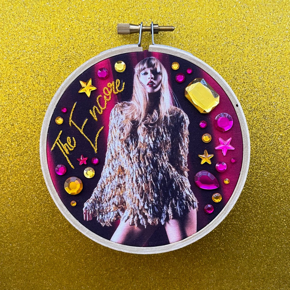ChocChipMikaela's tweet photo. the life of a showgirl - the encore 💛 @taylorswift13 @taylornation13 #TSTLOASTheEncore #taylorswift https://t.co/cIt9WphKLy