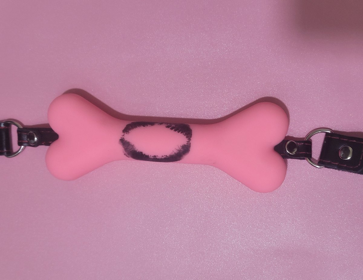 goddessroseTS's tweet photo. i grind my teeth at night do you think this will work as a mouthguard 🤔 https://t.co/rqIdVPEEYI