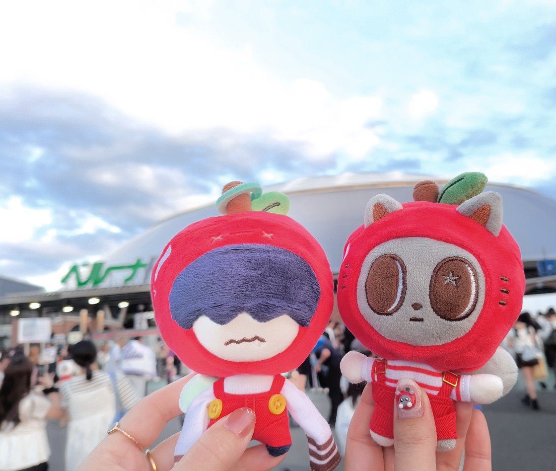 pitomi212's tweet photo. 9/22 🎂💕

💖TON BOX テヒョン席 
    特製塩ラーメン🍜

💖美味しいクラフトビール🍺🤗
    バースデープレートありがとう！

💖インガ
     スタンド1Ｆふかふかシートで快適✨️

トゥバちゃんだらけな最高の誕生日でした〜！
1日付き合ってくれてありがとう🐧💞
さらにお祝いもありがとう〜！😭💓

誕生日に推しに会えるのは初めてで…。
こんな嬉しいことないなっていう記念の日に、隣にいてくれて本当にありがとう🥰
すごく楽しくて幸せな1日だった〜😍✨

て終わると思ったら、まさかの夜中インスタ📷投下されてしぬかと思った😇
なんて事してくれるわけ…？？
誕生日🎁という事で…🤦‍♀️💖

幸せな1日の終わりに、ものすごい📷見ちゃって次の日のミーグリどんな顔したらいいの…？て思ってたけど🤣
絶対狙ってやってるし、そゆとこ含めてテヒョンの全部が好きだ〜って実感した誕生日でした😆💕

https://t.co/7OCPNONxJX