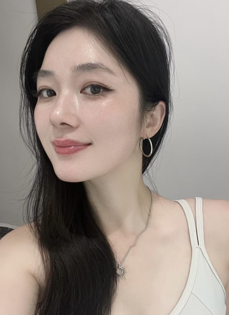 Natalie04056657's tweet photo. 本人90后，已婚，无不良嗜好。性格温和，思想开放，有一些小众爱好。真心希望在这里遇到一个聊得来的搭子。 https://t.co/gVyuWs2shy
