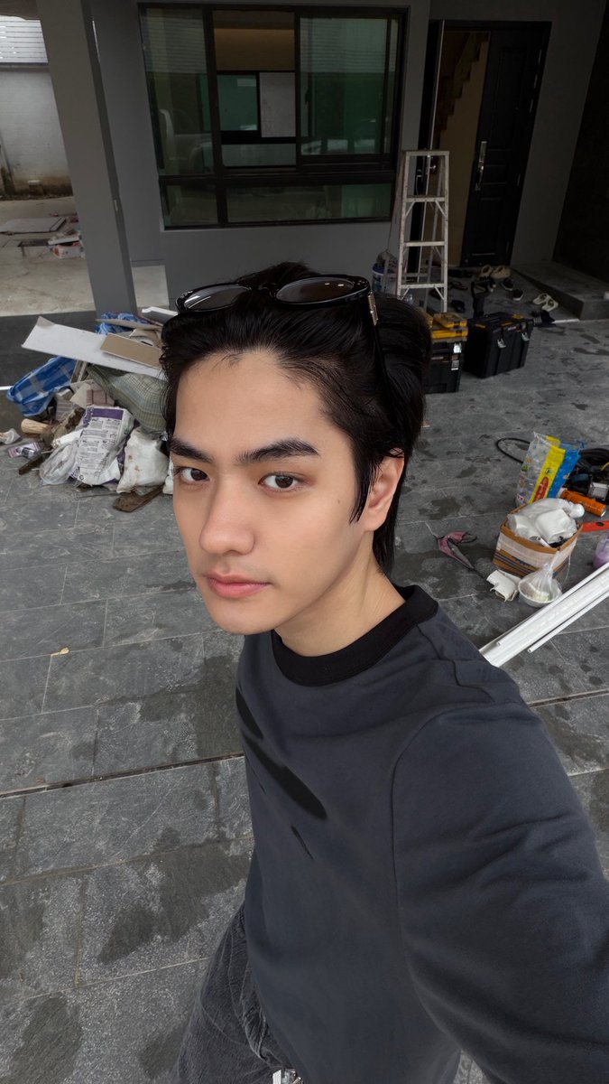 nattanaxx's tweet photo. กำลังข้าม มองสร้างไปก่อน…😂
#nattanax https://t.co/9hBnaE9Bt9