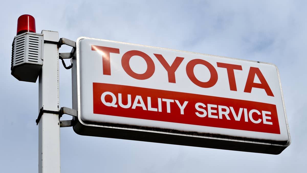 therealautoblog's tweet photo. Toyota Technician Quits After Warranty Labor Pay Dispute Goes Viral.

Read more: https://t.co/Dqv1MBaF23 https://t.co/1fvfIA479b