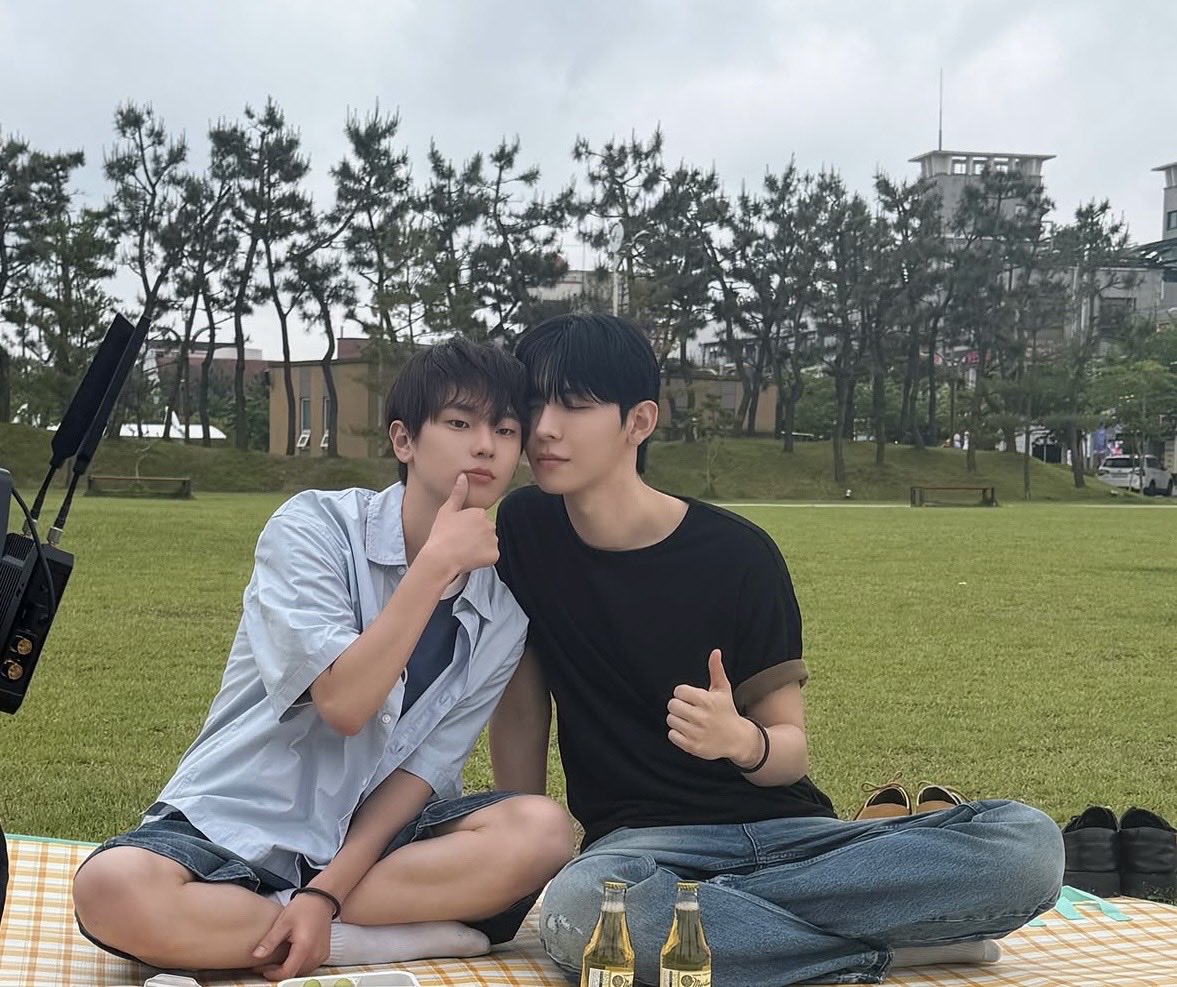 mamilks's tweet photo. ฤดูร้อนที่ไม่มีวันสิ้นสุดของสองเรา อยู่ด้วยกันไปทุกฤดูเลยนะ ชาโดฮยอน ยออึนโฮ 🥹🥹
#하절기 #Summertime #หนีร้อนมาซบรัก
#SungInHo #Kimdomin https://t.co/rRLinSiGmi