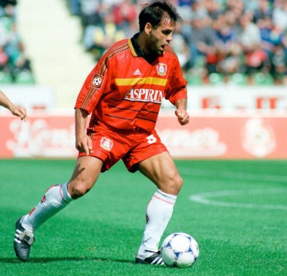 footballmemorys's tweet photo. Ulf Kirsten in action for Bayer Leverkusen
#BayerLeverkusen #DieWerkself https://t.co/SV4ZxrHY6w