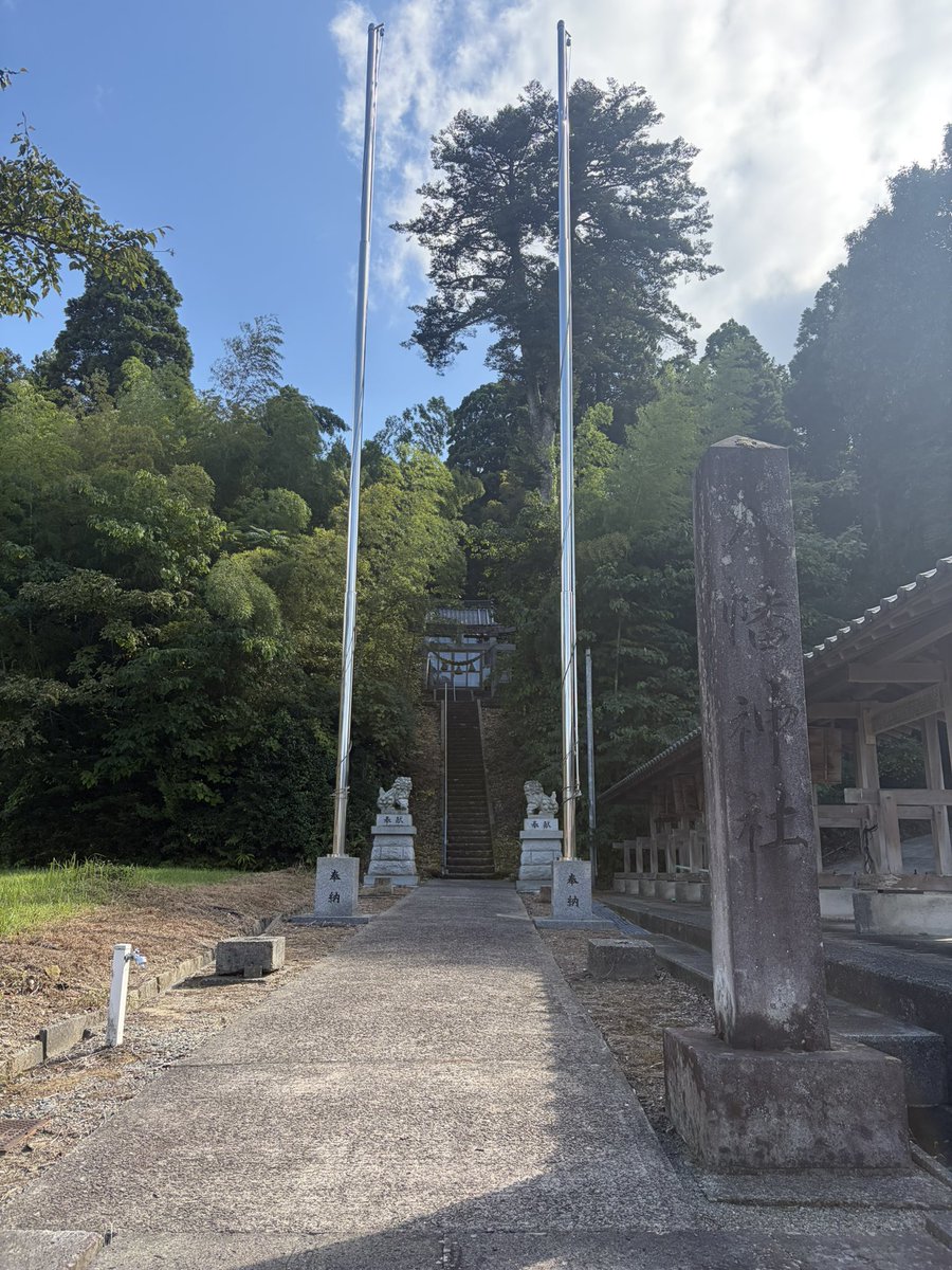 ichimi1000's tweet photo. 湯上八幡神社を訪れました。
こちらもやはり囲われています。 https://t.co/3ZkMtcIzt3