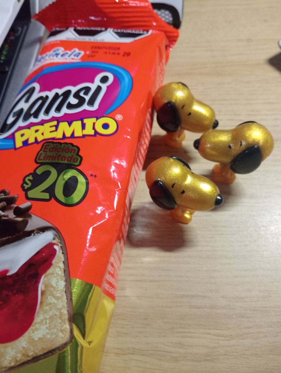 edolopez16's tweet photo. @Marinelamx @Grupo_Bimbo ¿Es en serio que los distribuidores de sus productos, no pueden repartir más de 5 gansipremios por compra? O es fraude. Tuve que sobornar a un distribuidor para que me venda 4 al precio que me pidió y el resultado fue éste. 👇 https://t.co/rkbZJi8Z8Y