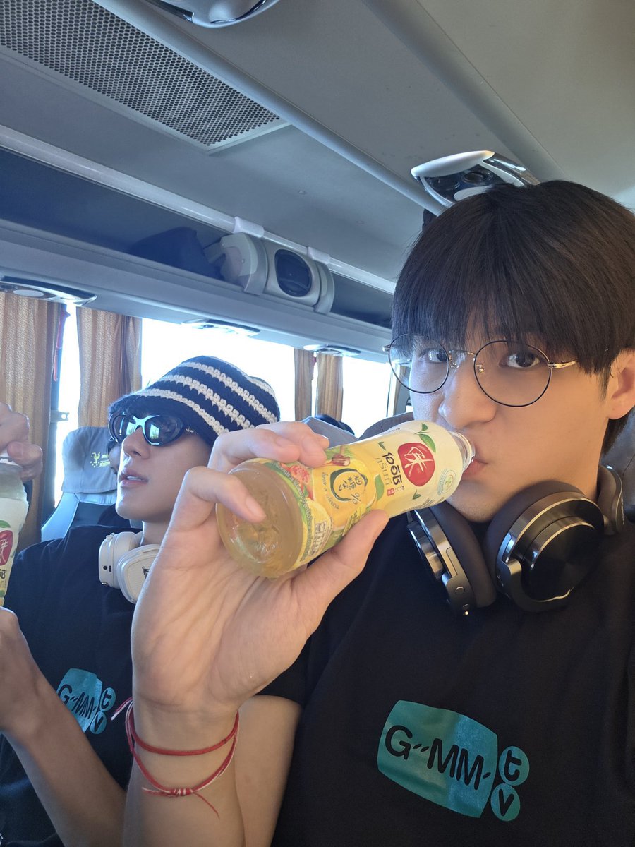 GAgaYA19's tweet photo. แต่น้องมาร์คกับนานิเหมือนกันมากๆ…

-เป็นคนเหนือเหมือนกัน
-เป็น introvertเหมือนกัน
-เป็นเคะเหมือนกัน
-เป็นคนสวยเหมือนกัน
-เป็นมาดามเหมือนกัน
-ชอบทำเท่ห์(แต่สวย)เหมือนกัน
-คิดว่าตัวเองหล่อมากกว่าสวยเหมือนกัน
-พูดเพราะเหมือนกัน
-มีไฝตรงคอเหมือนกัน
-เกิดปี 97 เหมือนกัน
-ขับเบนซ์เหมือนกัน
-อยู่ทีมShadow Eagle เหมือนกัน
-เป็นสะใภ้นาดาวเหมือนกัน
-แฟนพูดเก่ง(มาก)เหมือนกัน
-มีลูกดื้อ(ไม่ยอมไปเรียน)เหมือนกัน
-มีลูกสอบตกเหมือนกัน…

ผักบุ้งกุ้งนางมากและเราก็หากันจนเจอสุดๆ
กุเดรสสสสสส 655555555555555545