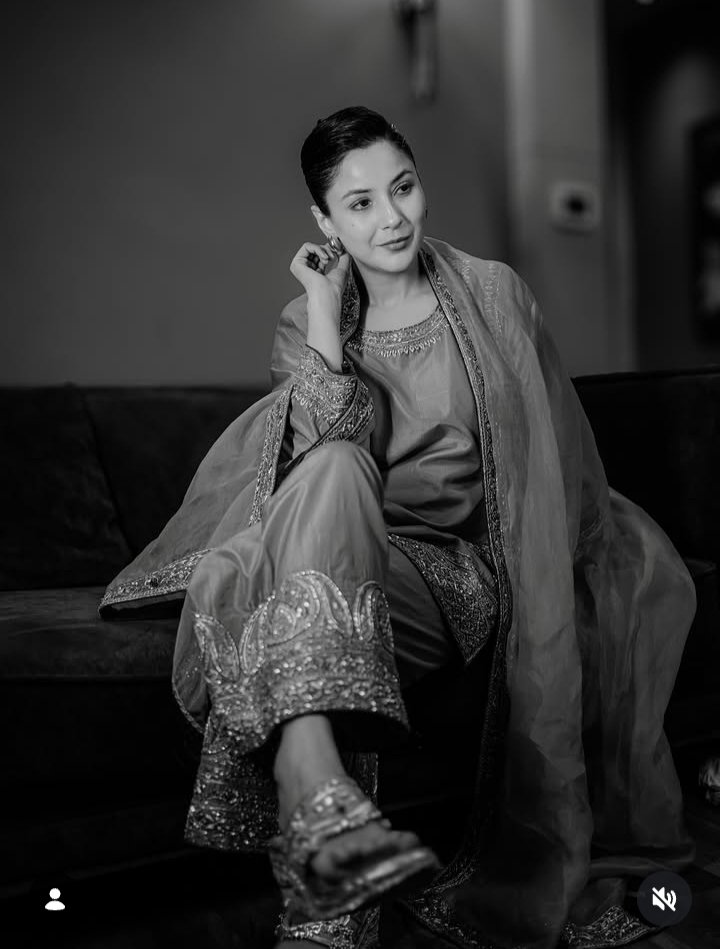 kapilywy2's tweet photo. Shehnaaz gill kanew look behad khoobsurat. #shahnaazgill https://t.co/zlaRLGdtvb