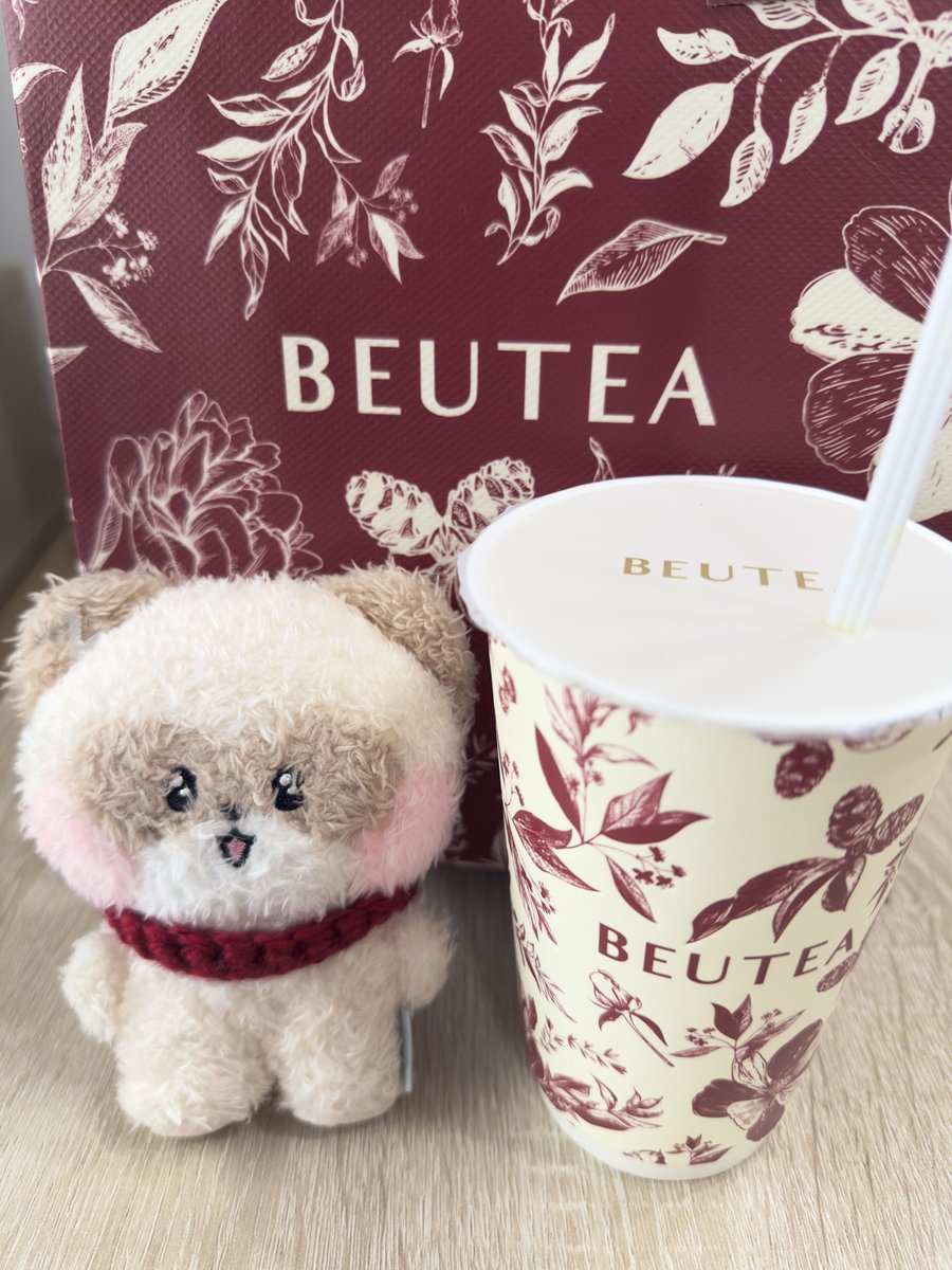yuma_zerose's tweet photo. CHAGEEより先にデビューしてしまったBEUTEA
早く韓国いきたーい(来年末までお預け) https://t.co/d7VxPqcCix