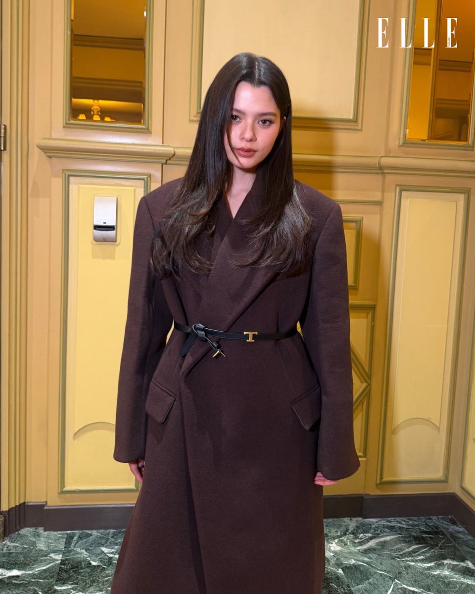 viraltakes's tweet photo. Becky Armstrong stuns at the Tod’s Fashion Show in Milan. https://t.co/yqToQvInE6