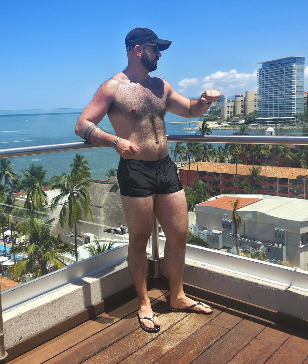caberalex's tweet photo. 🌴🐺🥵 https://t.co/8cD2zoDoAj
