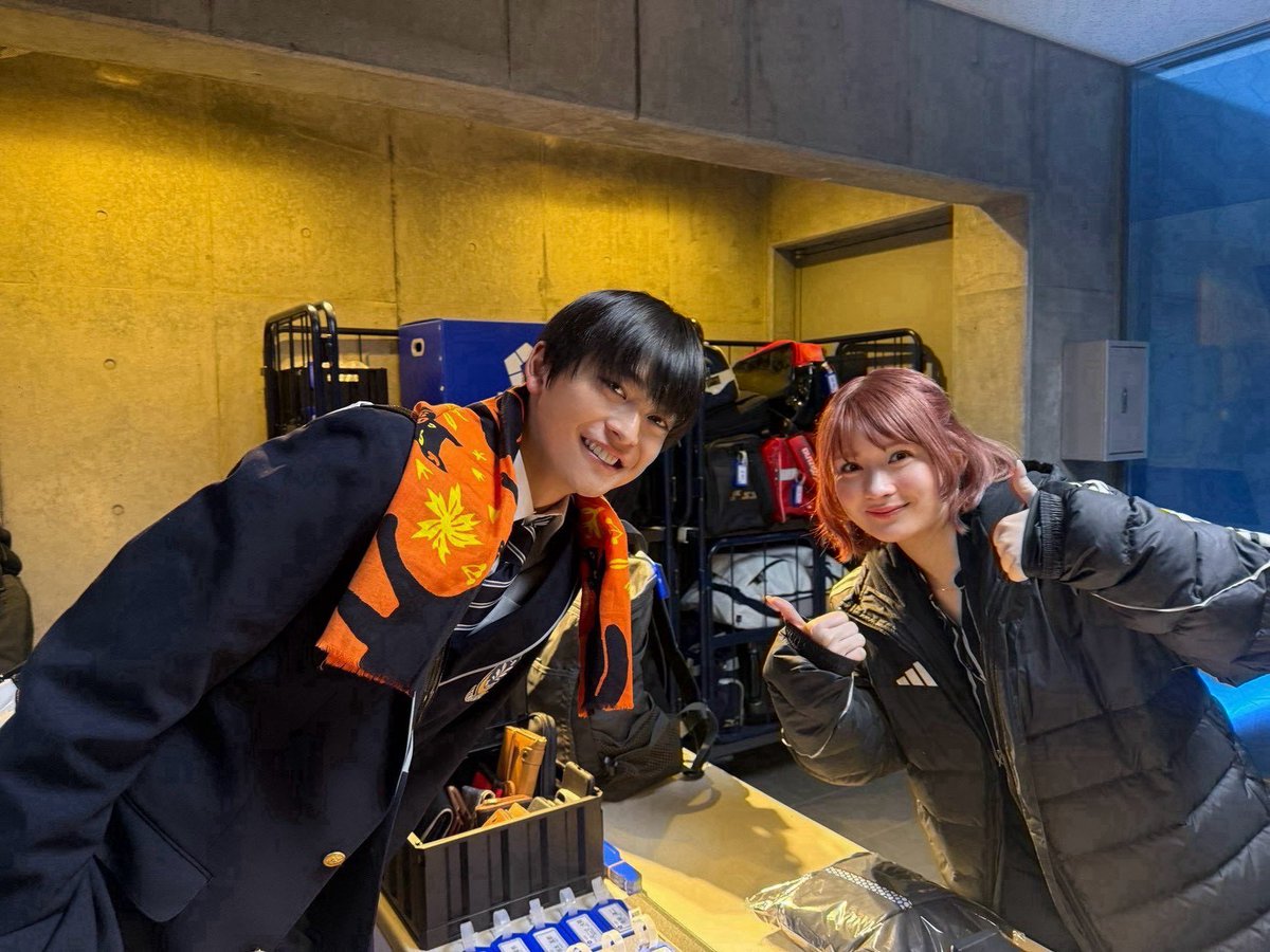BLUELOCK_MOVIE's tweet photo. ◆ ──  #ブルーロック日誌 ── ◆

本日は
#高橋文哉 さん、 #畑芽育 さんの
オフショットを公開📸
公式Instagramでは別カットを公開中✨

映画冒頭のシーンで
クランクアップとなりました💐

映画『#ブルーロック』
大ヒット上映中！
#エゴい https://t.co/hpU3eBLCij