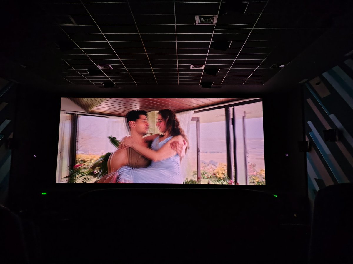 RohitKumar0675's tweet photo. #GreatActing #WowMusic #AwesomeStory #Unbelievable
I had the privilege of watching this. I had only heard about Vandevi-ji, but I absolutely loved everything about the film. Everyone should definitely watch it. I want to watch it again. @SidMalhotra @tamannaahspeaks https://t.co/BVBqrgf19A