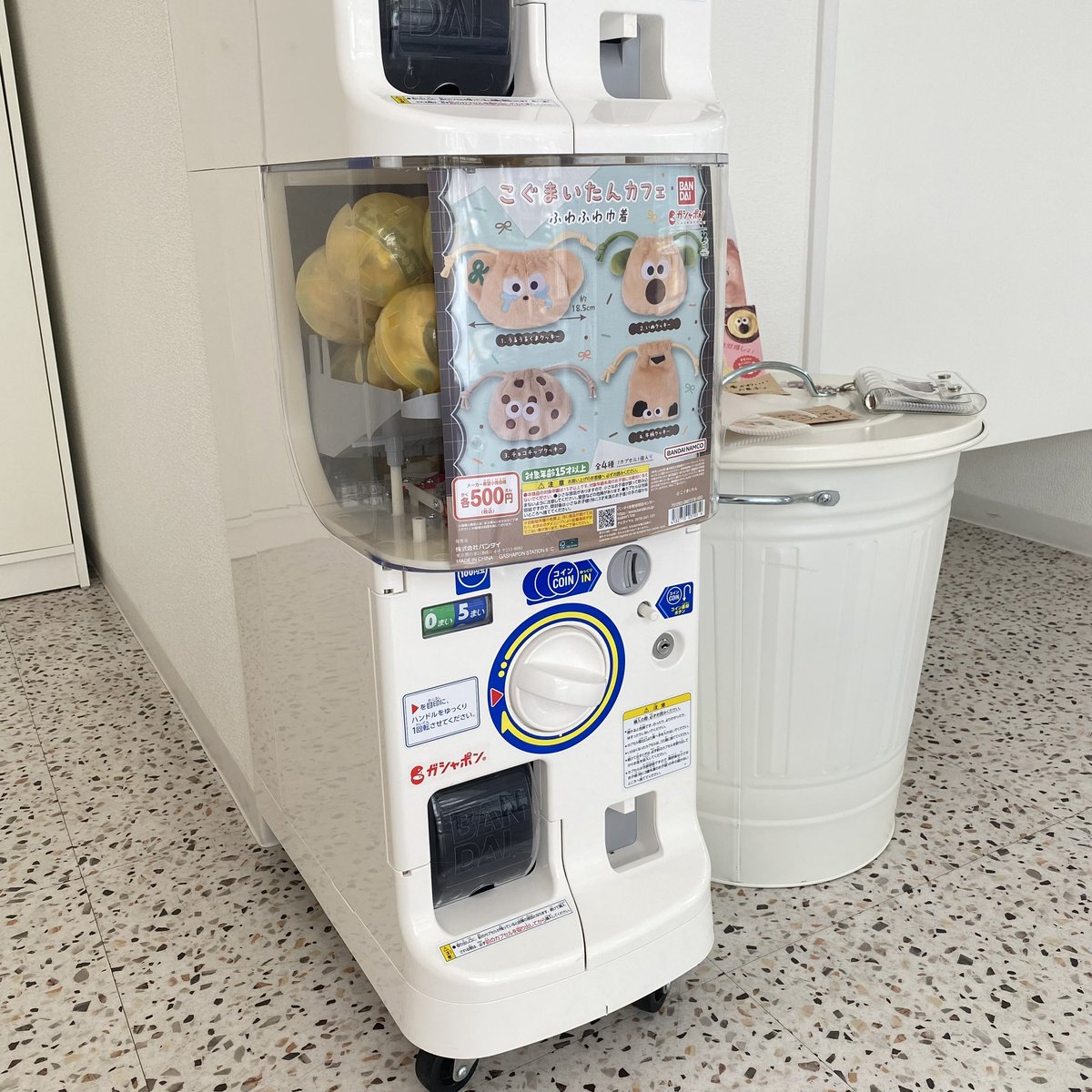 kogumaitancafe's tweet photo. 🧸新作のガシャポン、店頭に設置いたしました🌟

本日は“チョコチップクッキー”と“牛柄クッキー”も販売しております❕🍪
ぜひガシャポンとクッキー、一緒に撮影してみてください📸

#こぐまいたんカフェふわふわ巾着 #こぐまいたんカフェ #ガシャポン #ガチャガチャ #推し活カフェ https://t.co/vPwEGTHJ7x