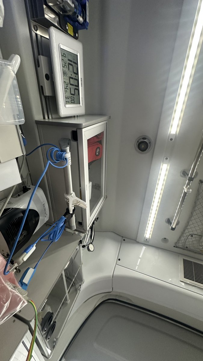 jzx110d's tweet photo. 救急車乗っちゃった https://t.co/ALzMe4L6Q5