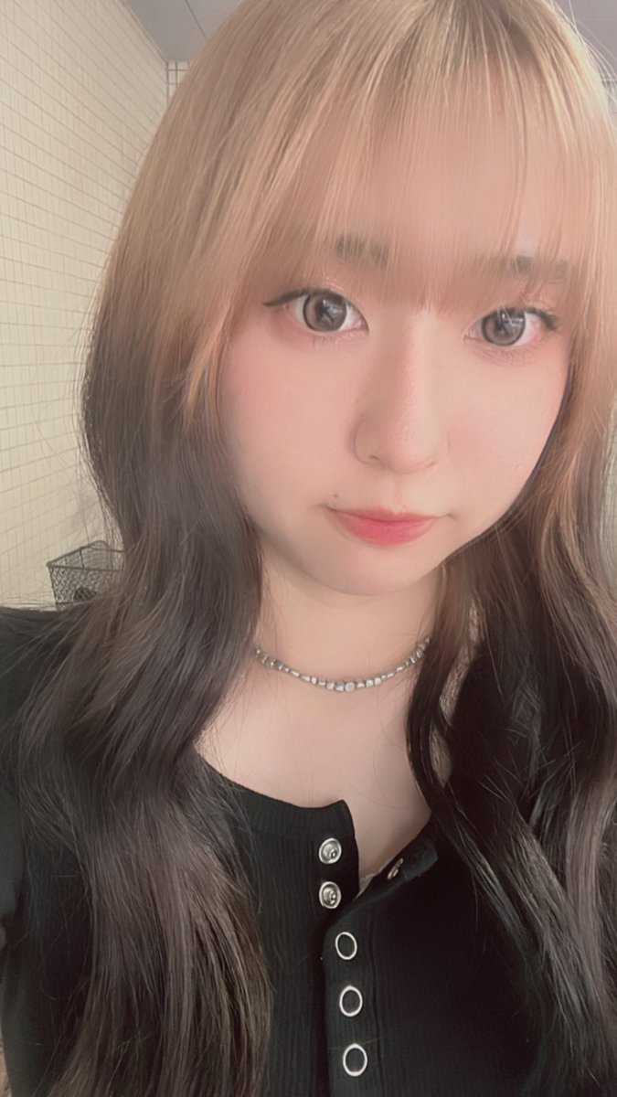 ____nana24's tweet photo. 眉毛ブリーチしようと思って4日経ちました https://t.co/YudkDGZBQ3