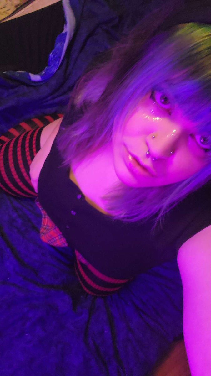 xGothKingx's tweet photo. This is my Princess, tell me to make her do stuff 😈 #dom #sub #dynamic https://t.co/2R7l7e3UYk