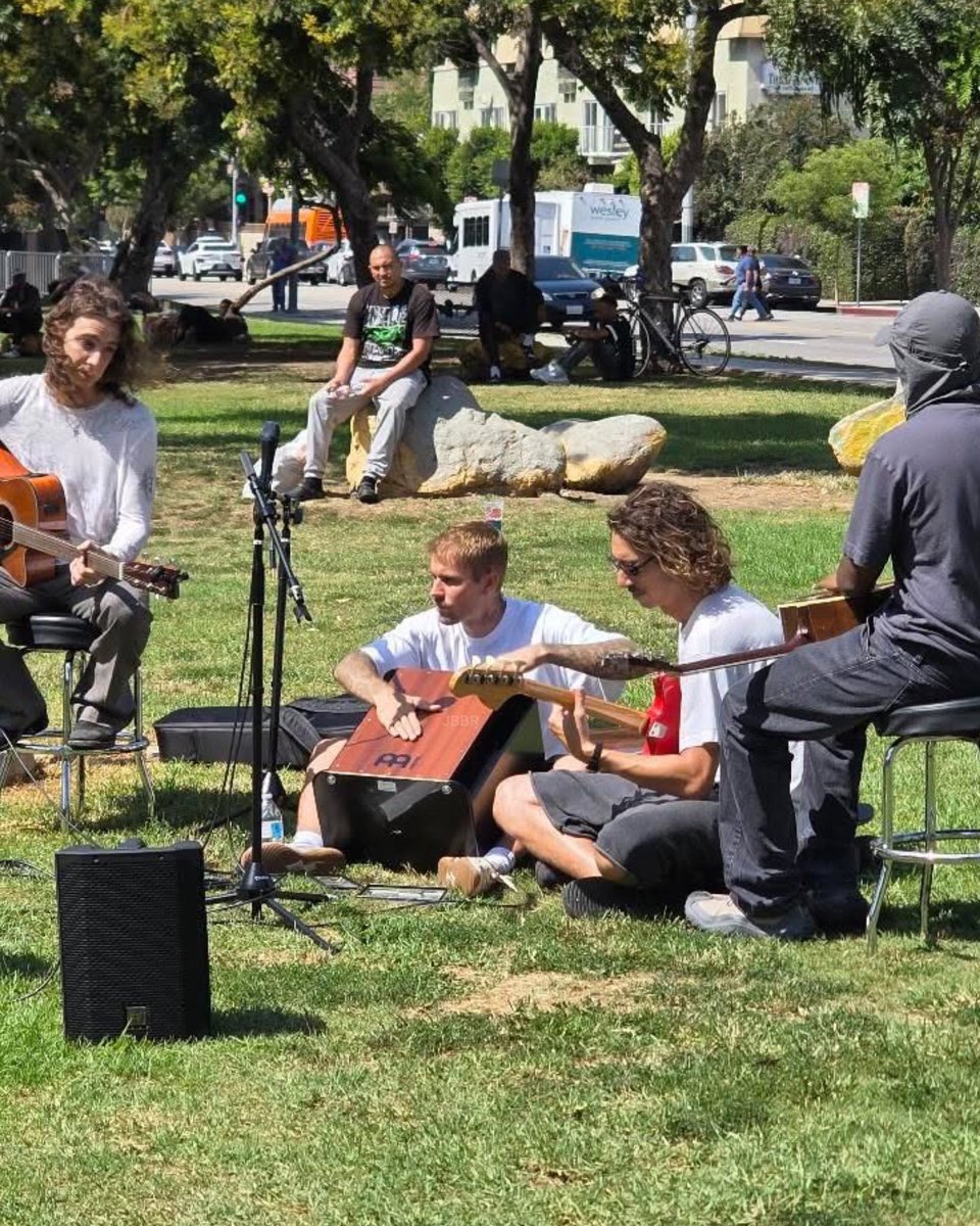 aboutbieberbra's tweet photo. Justin Bieber no MacArthur Park em Los Angeles, Califórnia. (22/09) https://t.co/3eISz1wSTW