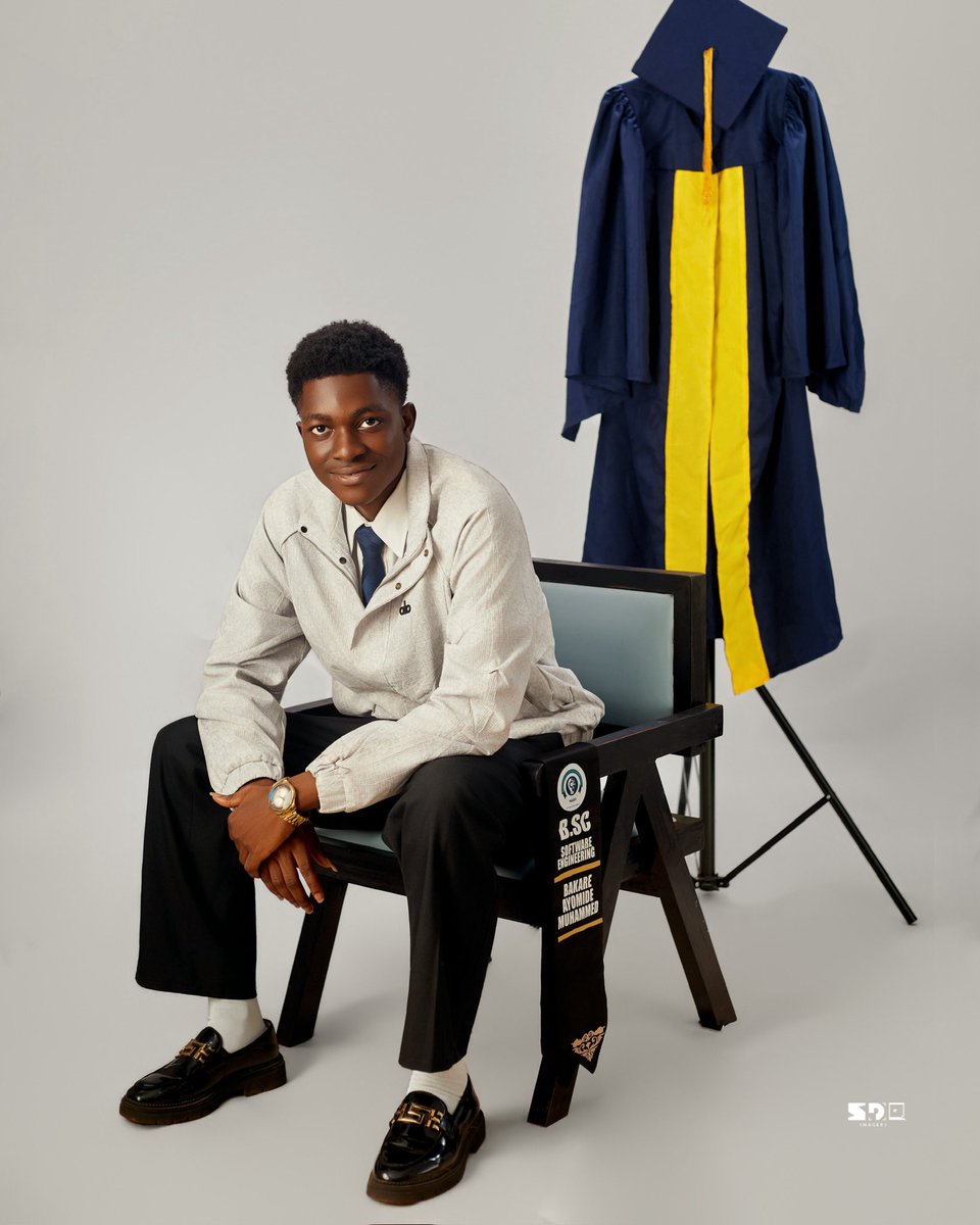 ayomidebaks's tweet photo. A long journey filled with delays, redirections, growth, leadership, friendships, and countless lessons.

Reintroducing, 
Ayomide Bakare, GMCPN
https://t.co/nSbaGhd1M5. Software Engineering, Second Class Honors (Upper Division)

Alhamdulillah for everything. https://t.co/xKbjTzSopV
