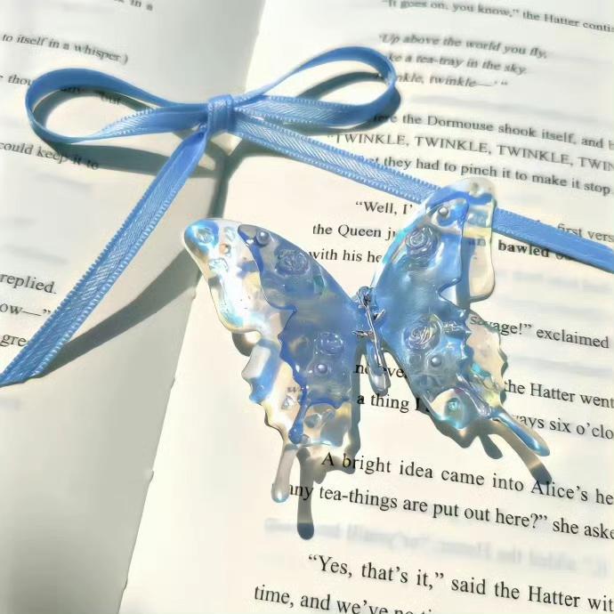 AliceHornoff's tweet photo. Some days feel a bit fragile, like I might drift away if I stop focusing. Maybe I just need a pause and a really good story 🦋. https://t.co/W8M2Vex2M9
