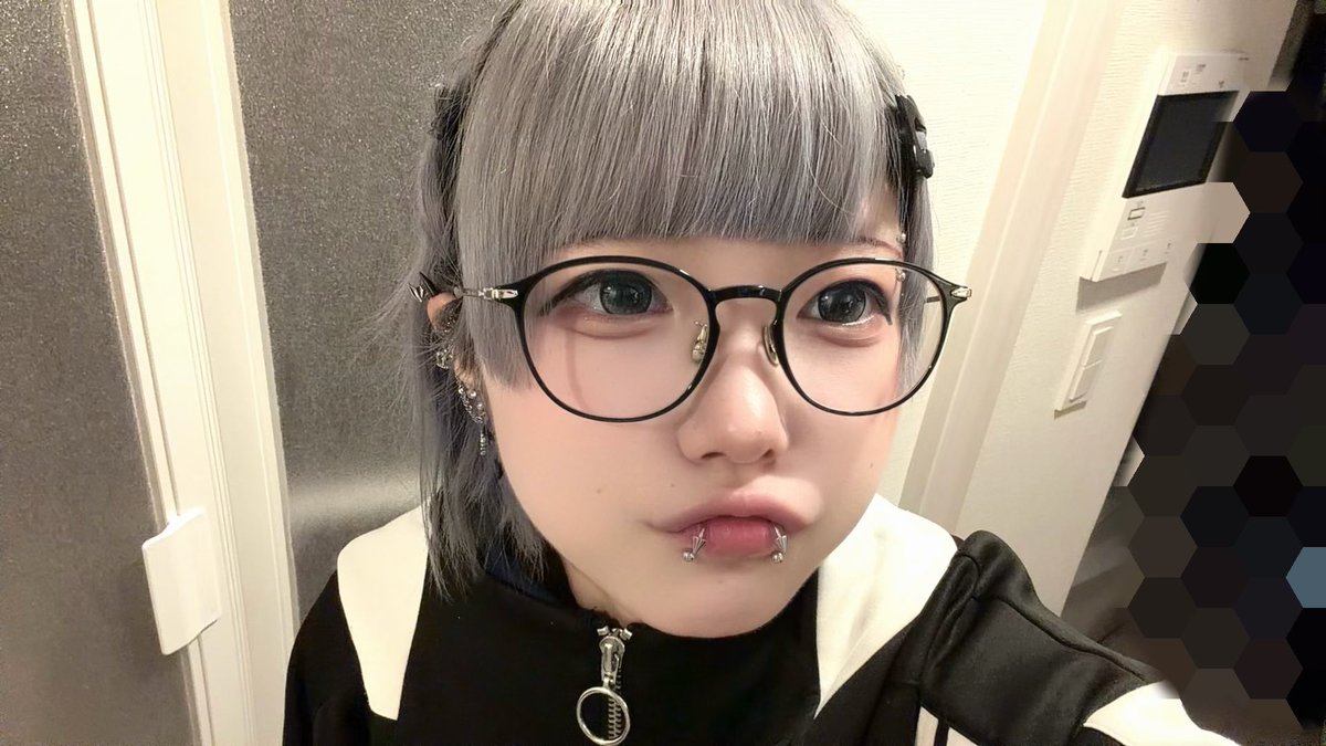 meruru366_'s tweet photo. ？ https://t.co/rFan9Lj5ra