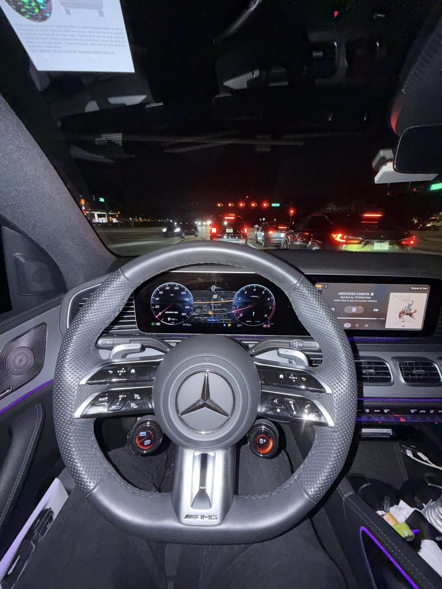 forero_justin's tweet photo. De la nada me mandó una foto presumiendo el Mercedes del man con el que está saliendo, pero el volante no decía AMG. 

It is what it is 🤷‍♂️ https://t.co/WshIpq2T5W