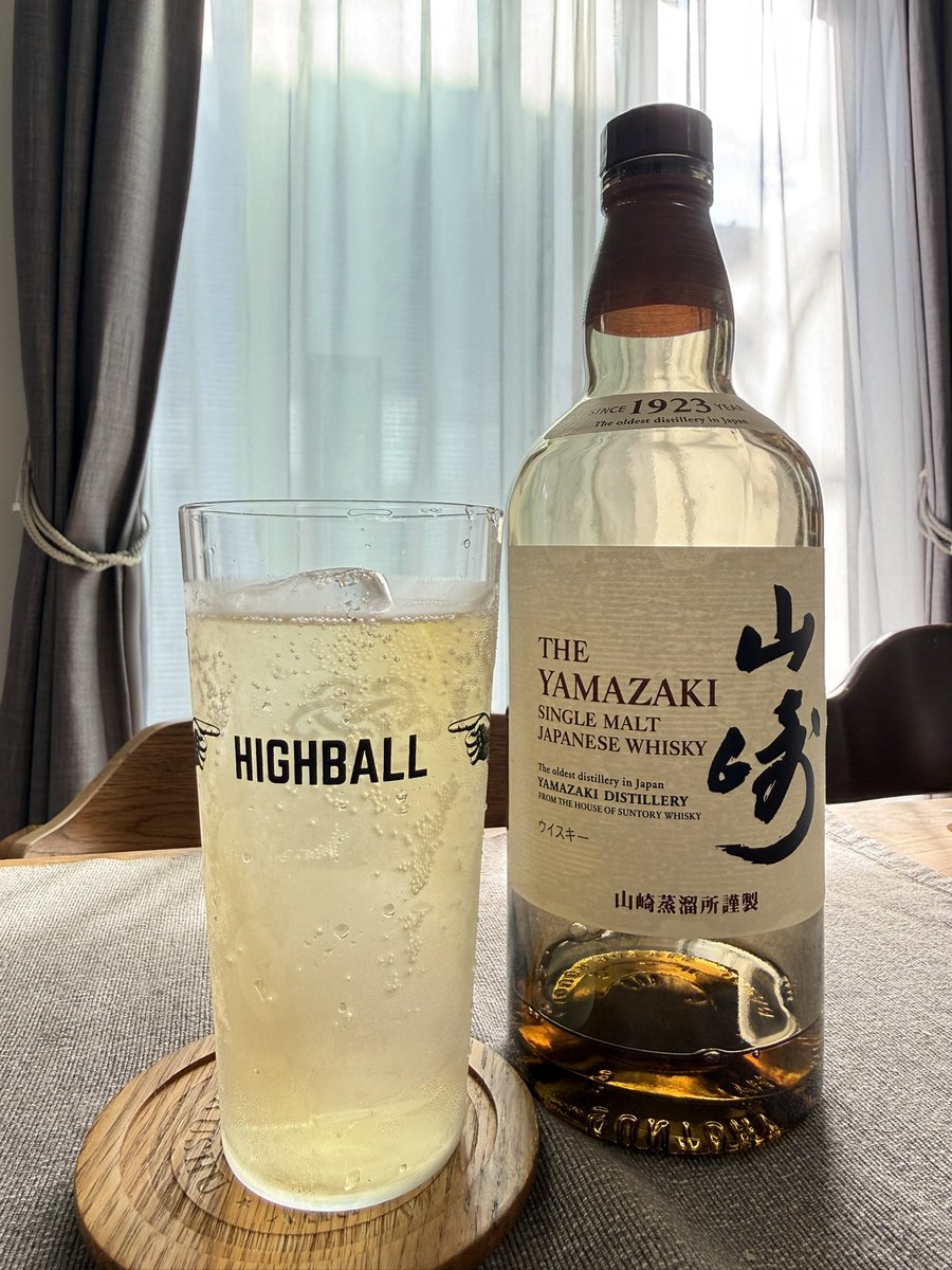 fallintowhisky's tweet photo. 久々に山崎NVやっぱ美味いね
酒カスの1日が始まる！！ https://t.co/4JXw0BXTox