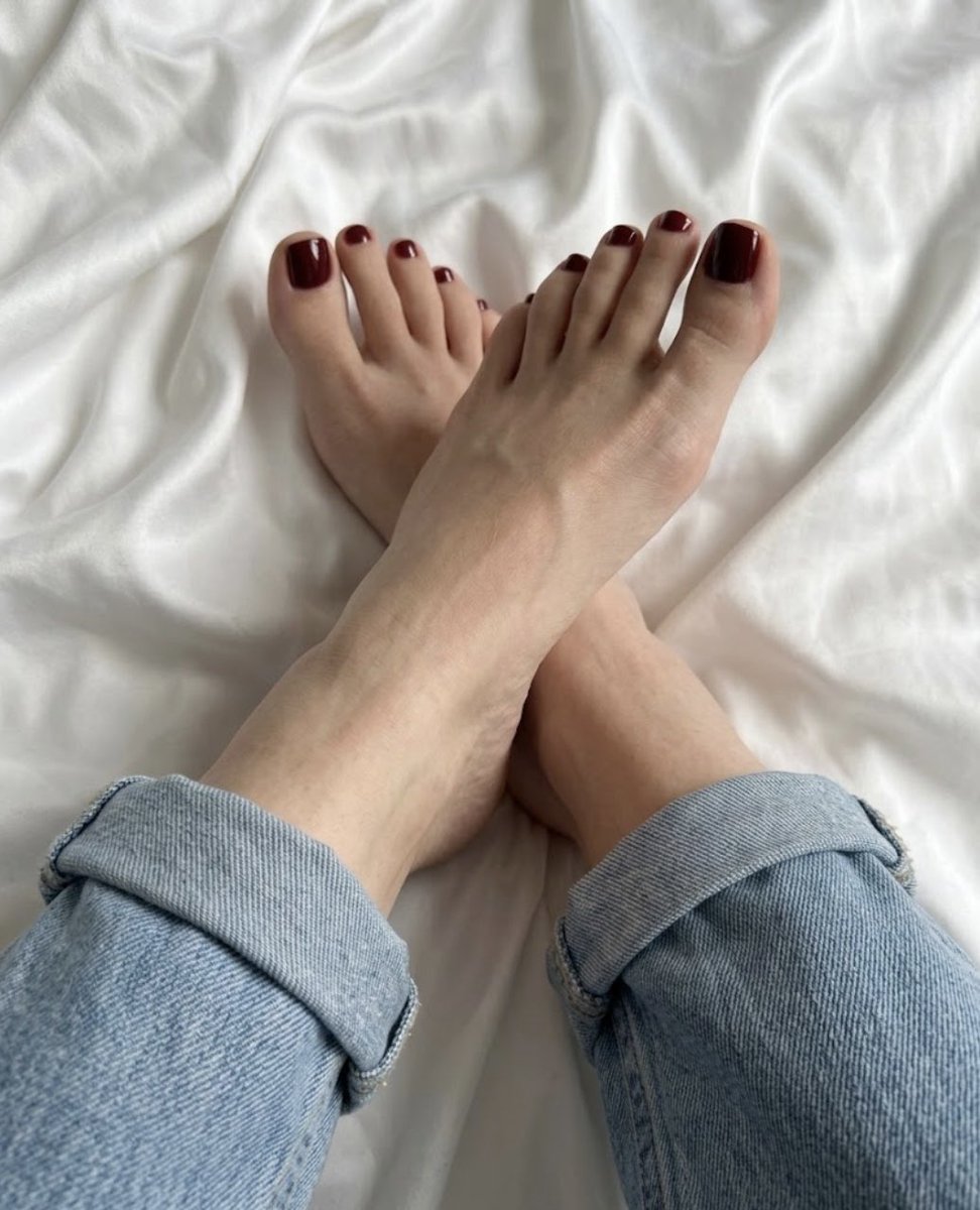 pinponplin's tweet photo. who wants to buy some feet pics?  dm for content 💕💕
#feetfetısh #findom #feetsellers https://t.co/dbtQkY7Eya