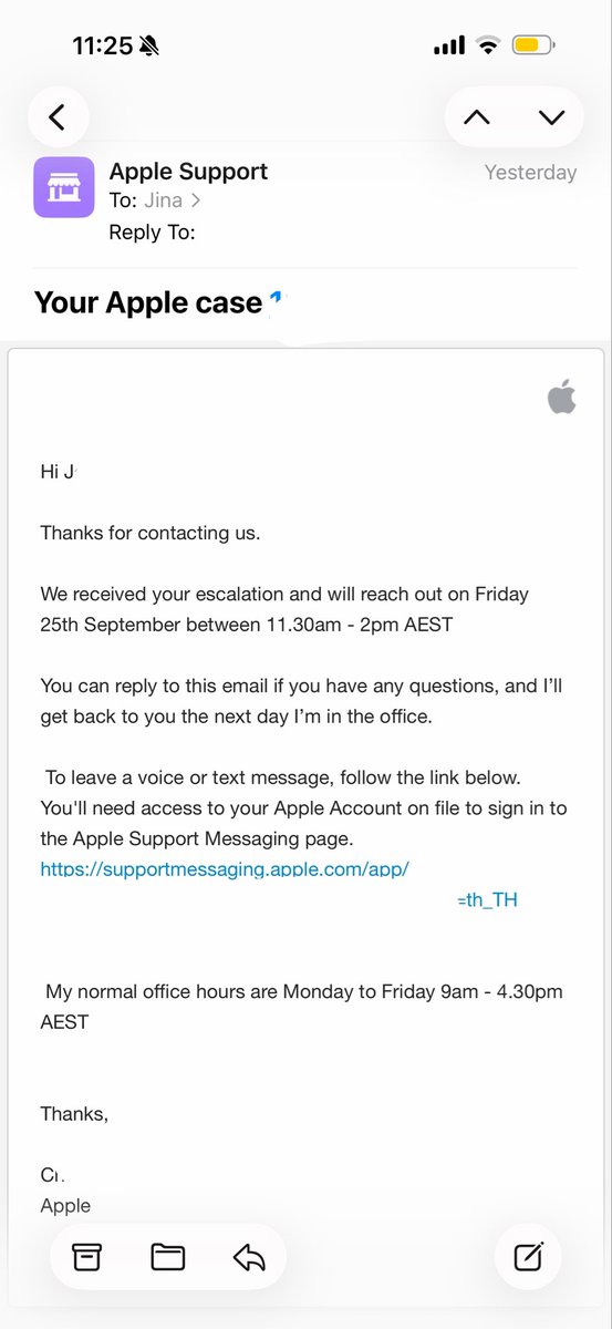 milkteajnn's tweet photo. #Iphone18Pro #AppleTH #Iphone18 

รีวิวทำเรื่องขอ Refund AppleCare+ คืน 🍎

ของเราเหลือประมาณ 1 ปี 2 เดือน ยอดที่ได้คืนประมาณ 4,050 บาท

เริ่มจากโทรไปที่ 1800-019-900 แล้วทำตามขั้นตอน ในส่วนนี่เจ้าหน้าที่พูดไทยได้ ขั้นตอนไม่ได้เยอะ แต่ต้องรอแต่ละขั้นค่อนข้างนาน และต้องแจ้งรายละเอียดต่างๆให้ครบตามที่เค้าถาม

ที่สำคัญมากคือต้องมีใบเสร็จตัวจริงตอนซื้อเครื่อง โดยในใบเสร็จต้องมี Serial Number ที่ตรงกับ AppleCare+ ด้วย

ตอนคุยสาย เจ้าหน้าที่จะส่งลิงก์มาให้แนบไฟล์หลักฐาน ซึ่งต้องอัปโหลด ตอนที่ยังอยู่ในสายนั้นเลย 
ถ้าไม่มีไฟล์หรืออัปโหลดไม่ทัน = ต้องวางสายแล้วติดต่อเข้าไปใหม่ เสียเวลารอใหม่อีกรอบ 🥲

พอดำเนินการทุกอย่างเสร็จ จนท.แจ้งว่ารอประมาณ 1 วัน จะมีเจ้าหน้าที่ติดต่อกลับมา และหลังจากนี้ต้องคุยภาษาอังกฤษเอง

แต่ของเรา วันถัดมาไม่มีใครติดต่อมาเลย 555555

จนผ่านไปประมาณ 3 วัน ถึงมีอีเมลจาก Apple Support แจ้งว่าจะมีสตาฟติดต่อมาในวันถัดไป พร้อมแจ้งช่วงเวลาที่จะโทรมา ซึ่งเป็นเวลา AEST (เวลาออส) แต่ตอนโทรจริงเวลาคลาดเคลื่อนจากที่แจ้งไว้นิดหน่อย

เพราะงั้นถ้าได้รับอีเมลแล้ว แนะนำว่า รอโทรศัพท์ไว้ก่อน อย่าเพิ่งคิดว่าเค้าไม่โทร 555555

พอสตาฟโทรมา เค้าจะถามข้อมูลต่าง ๆ อีกรอบ เช่น Serial Number ของเครื่อง แล้วก็จะดำเนินการเรื่อง Refund ต่อ

ส่วนขั้นตอนหลังจากนั้นเราไม่รู้แล้ว เพราะสุดท้าย เราเปลี่ยนใจ ยกเลิกการ Refund ไปก่อน 😂

แต่เท่าที่ฟังมา เหมือนขั้นตอนต่อไปจะเป็นการคืนเงินผ่าน เลขบัญชีธนาคาร อันนี้ไม่แน่ใจ 100% ใครเคยทำจนจบแล้วมาแชร์ได้นะ

ปล. สตาฟที่โทรมาเป็นสำเนียงออสซี่ค่ะ แอบฟังยากนิดนึง ㅠㅠㅠㅠㅠ

หมายเหตุ: ที่มาแชร์เพราะตอนเราหาข้อมูลเรื่อง Refund AppleCare+ ยังไม่ค่อยเจอคนแชร์ขั้นตอนตรงนี้ละเอียดๆเลย เผื่อใครกำลังจะทำจะได้เตรียมตัวไว้ก่อน

ใครมีข้อมูลเพิ่มเติม หรือทำจนได้เงินคืนแล้ว มาแปะไว้ให้กันได้เลย 🫶🏻