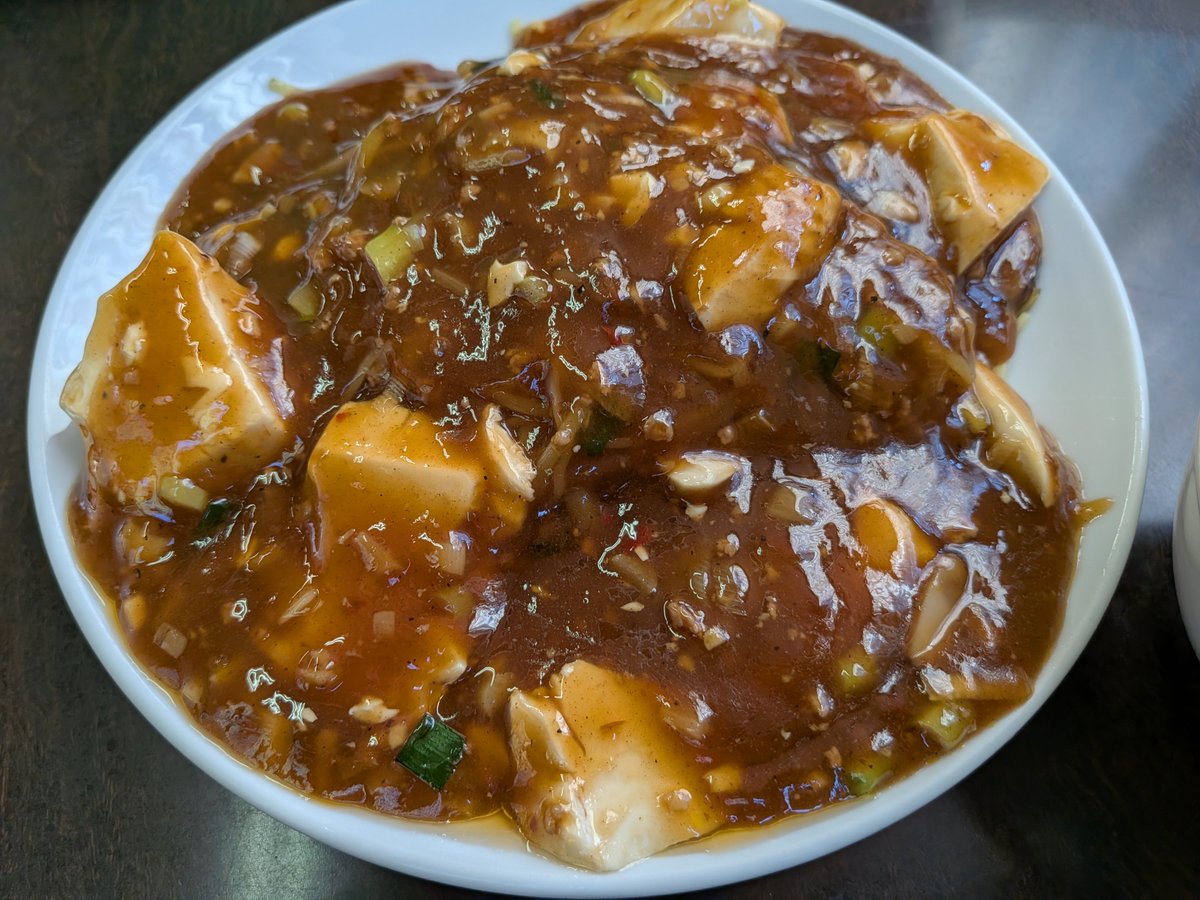 sendai_ramenman's tweet photo. 今日の一杯🍜

泰陽楼東三番町店さん。仙台名物の麻婆やきそば。
見た目ほど辛くなくて、甘めのとろとろあんがうまい。かりかりに焼けた焼きそばに絡むのがよき🥰

ごちそうさまでした🙂‍↕️

📍泰陽楼 東三番町店
🍜麻婆やきそば
#太陽楼 #麻婆やきそば #今日の一杯 #仙台グルメ https://t.co/d4UTF22Bqi