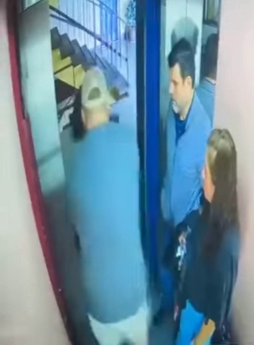 NPetapa's tweet photo. Identifican al presunto agresor de la joven en un ascensor de la zona 1
El sujeto fue identificado como Omar Julián Espino Nájera, residente de la zona 1 de la Ciudad de GT, quien figura en los registros de (TSE) https://t.co/YiCcqdaujU