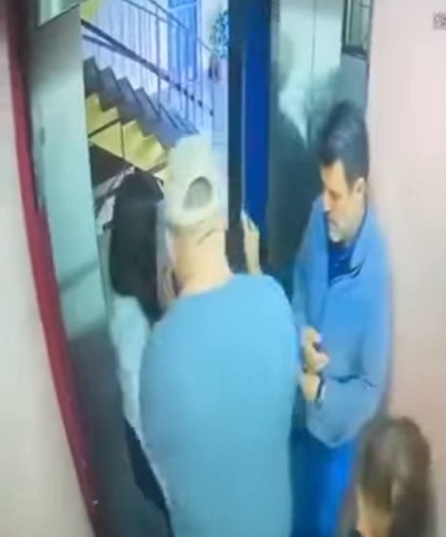 NPetapa's tweet photo. Identifican al presunto agresor de la joven en un ascensor de la zona 1
El sujeto fue identificado como Omar Julián Espino Nájera, residente de la zona 1 de la Ciudad de GT, quien figura en los registros de (TSE) https://t.co/YiCcqdaujU