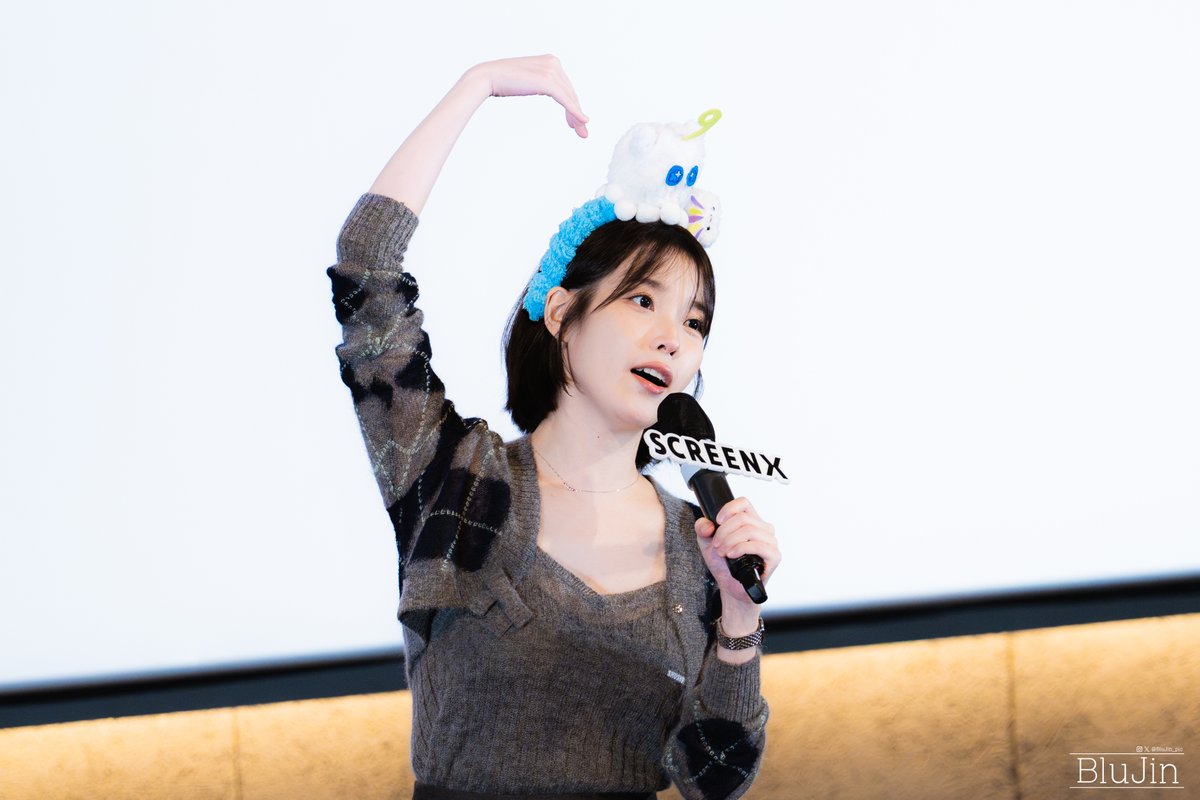 BluJin_pic's tweet photo. [26.09.20] #아이유 #무대인사 #IU #유애나 #UAENA #CGV https://t.co/tJHvd6eODm