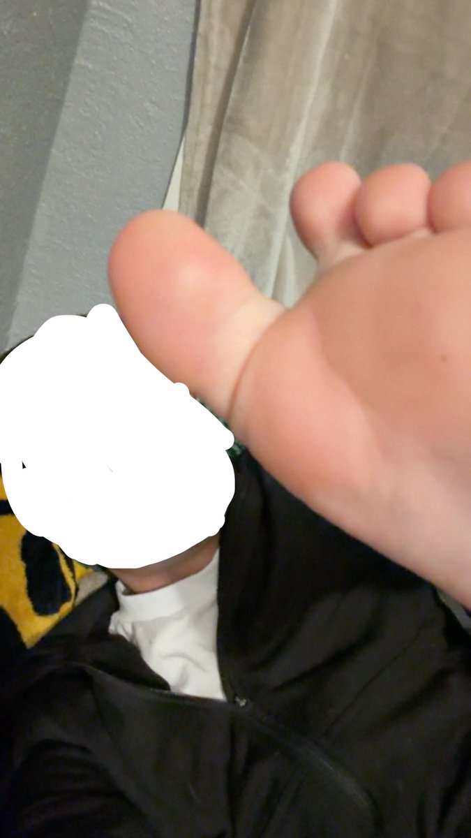 lsoerhs's tweet photo. someone lick ma toes 
#teen #gay #hmu #chudai https://t.co/CwWIe1HJUx